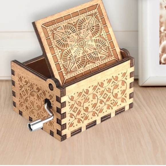 Hey Jude - Beatles music playing box - hand made wood - Picture 4 of 5